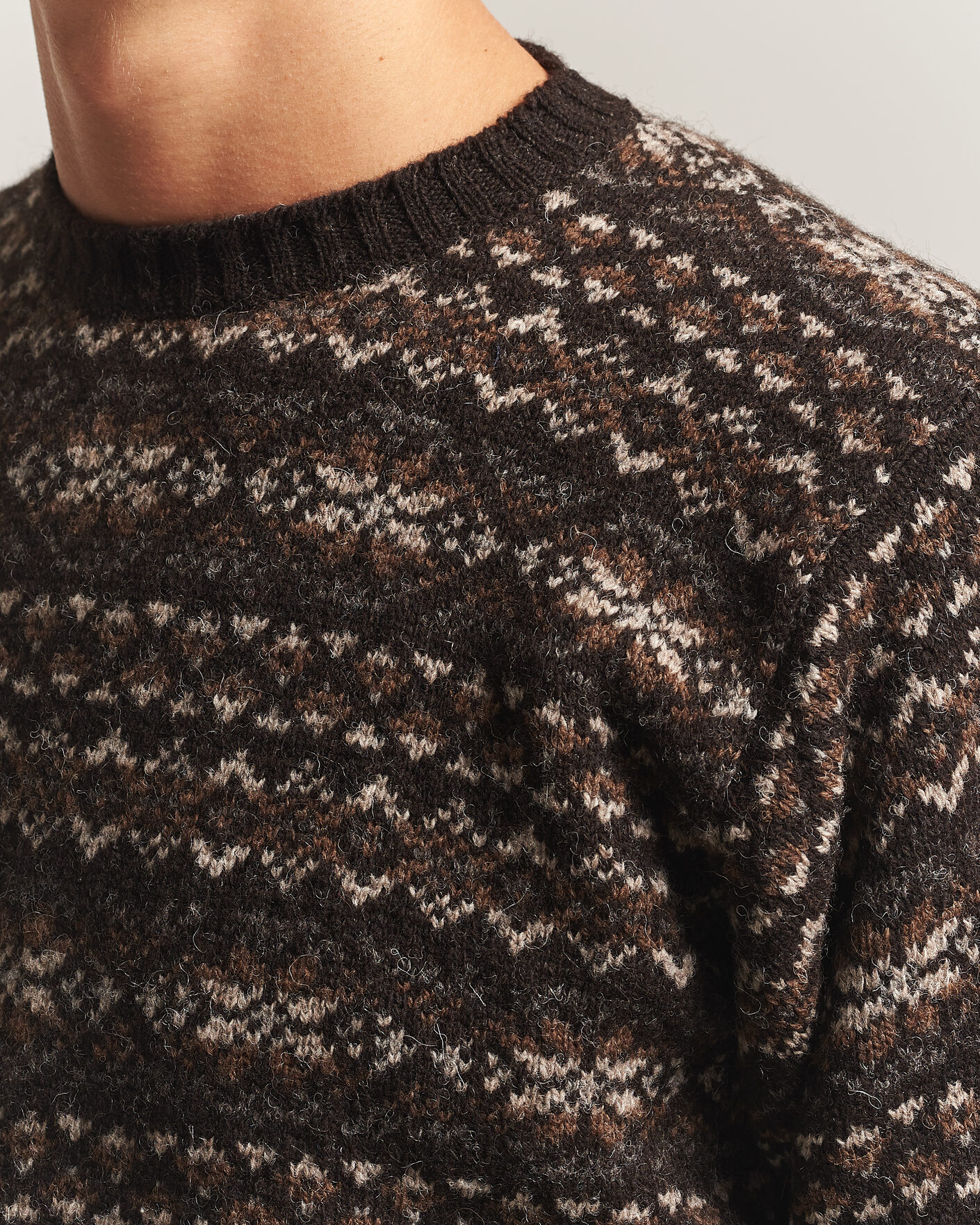 Mies | Puserot | Jamieson's of Shetland | Jamiesons Of Shetland All Over Fair Isle Pullover Crew Neck Dark Brown