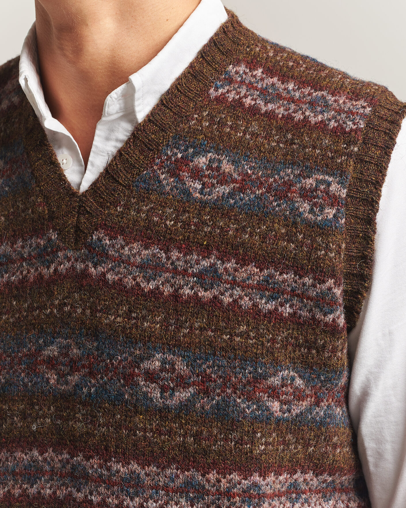 Mies | Puserot | Jamieson's of Shetland | Jamiesons Of Shetland All Over Fair Isle Slipover Moss Green