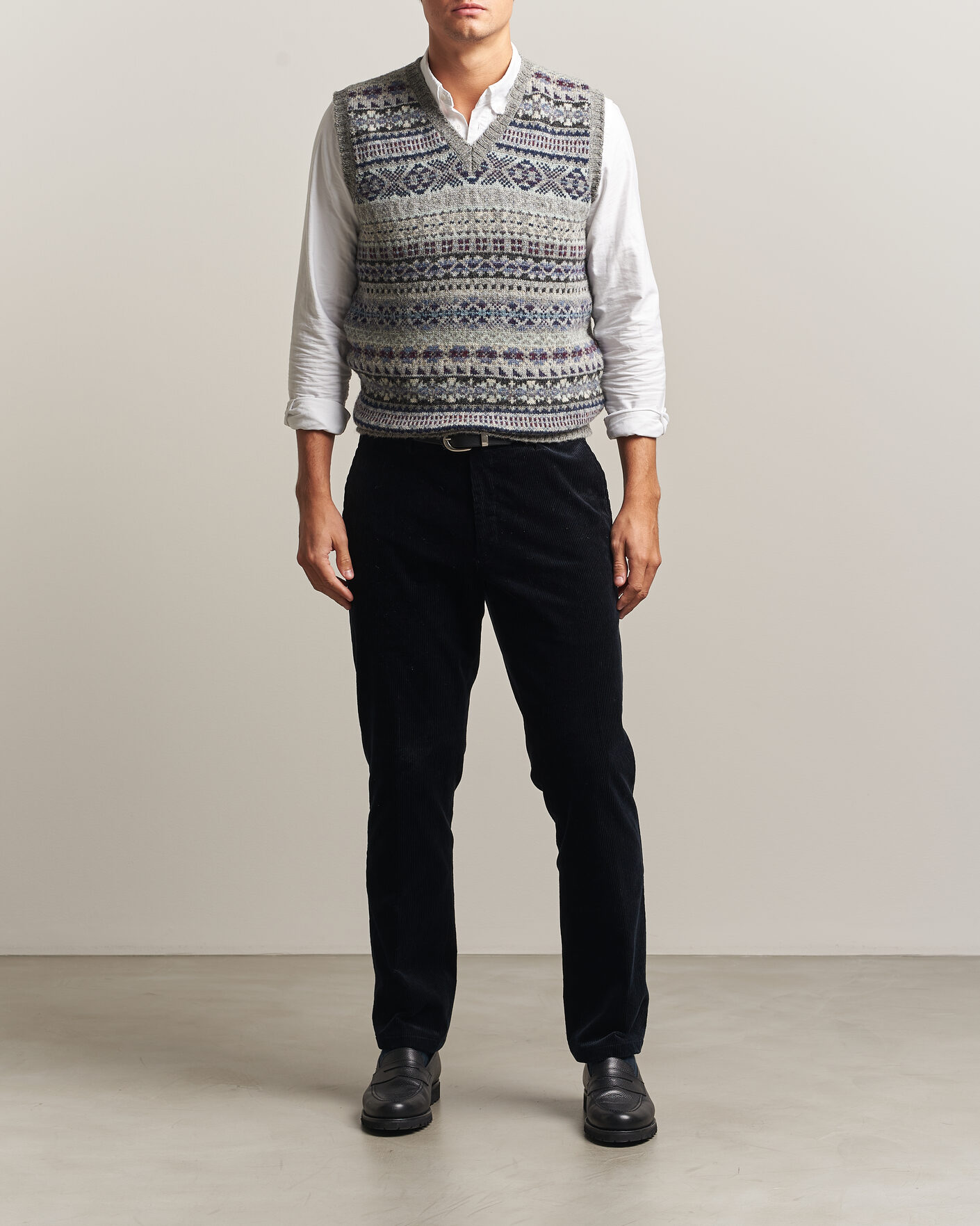 Mies | Puserot | Jamieson's of Shetland | Jamiesons Of Shetland All Over Fair Isle Slipover Light Grey