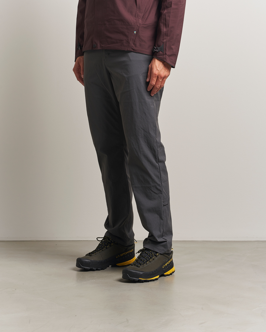 Mies | Maastojuoksukengät | La Sportiva | TX5 GTX Hiking Shoes Carbon/Yellow