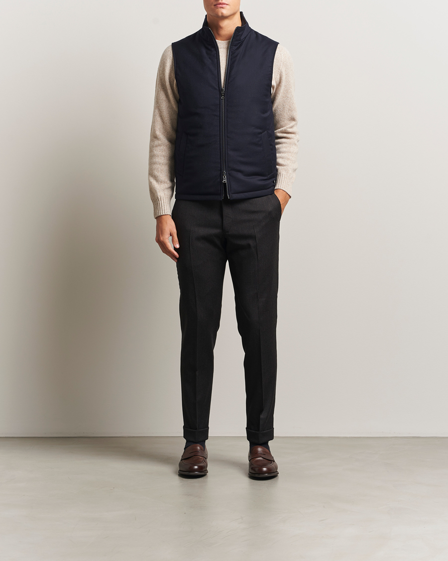 Mies | Takit | Oscar Jacobson | Nylon/Wool Reversible Vest Navy