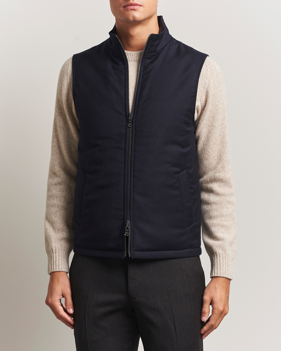 Mies | Takit | Oscar Jacobson | Nylon/Wool Reversible Vest Navy