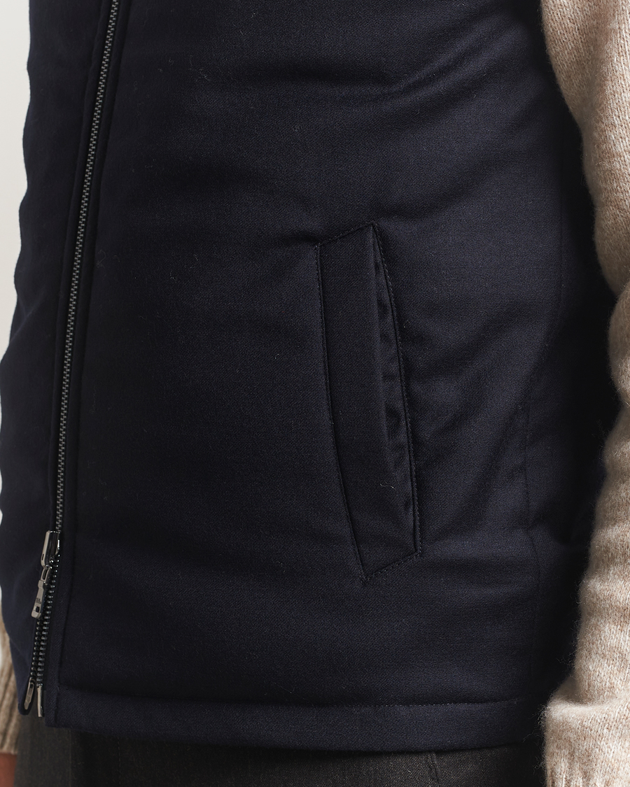 Mies | Takit | Oscar Jacobson | Nylon/Wool Reversible Vest Navy