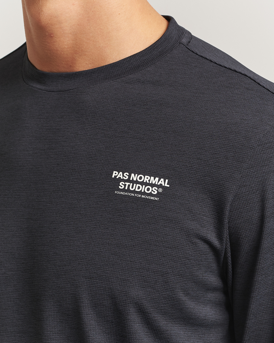 Mies | T-paidat | Pas Normal Studios | Balance Long Sleeve T-Shirt Black