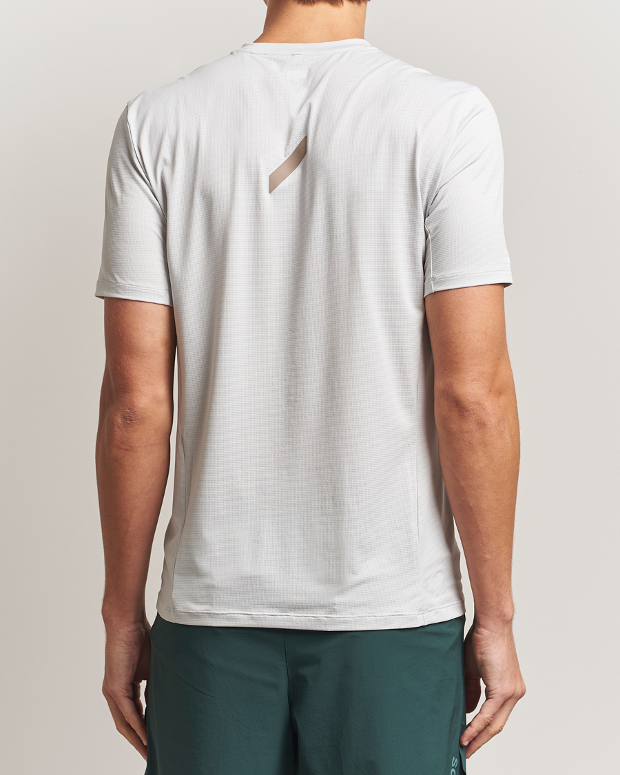 Mies | T-paidat | SOAR Running | Tech Tee Grey