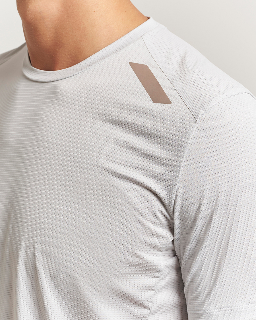 Mies | T-paidat | SOAR Running | Tech Tee Grey