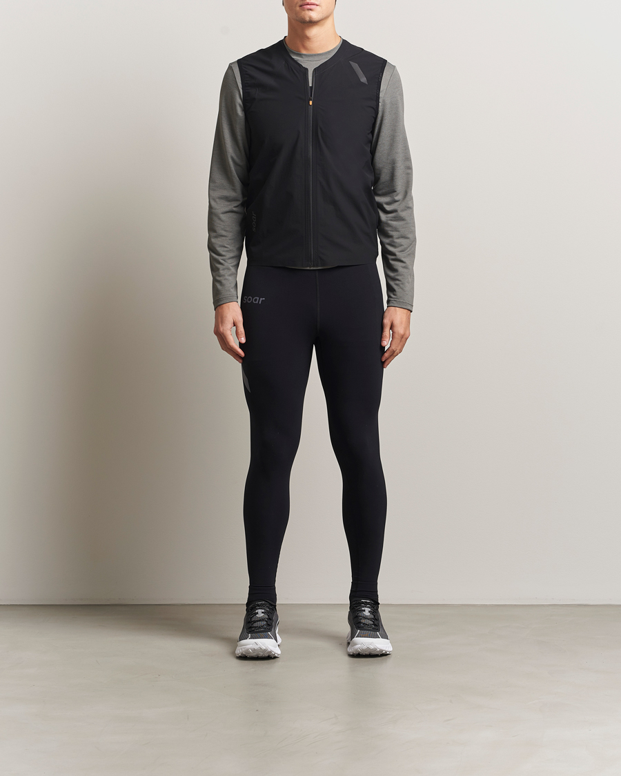 Mies | Ulkoliivit | SOAR Running | Rainout Gilet Black