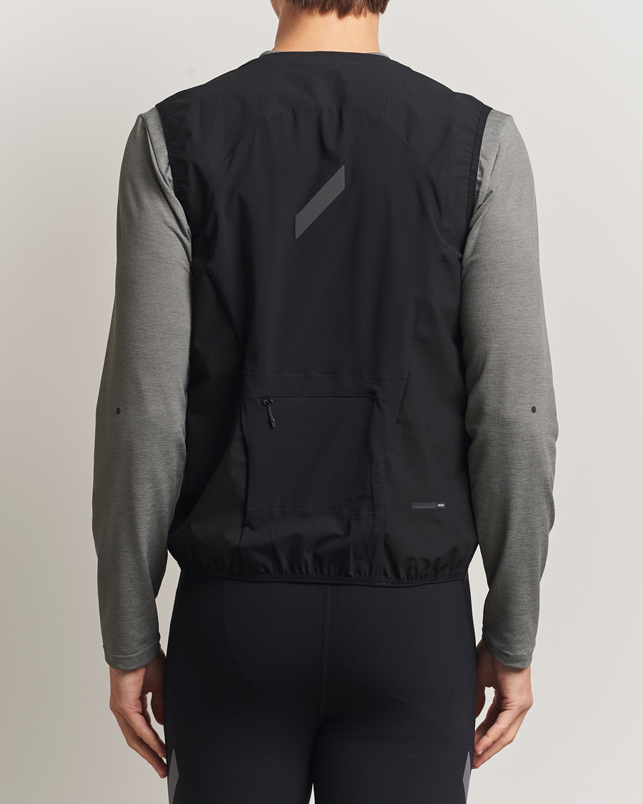 Mies | Ulkoliivit | SOAR Running | Rainout Gilet Black