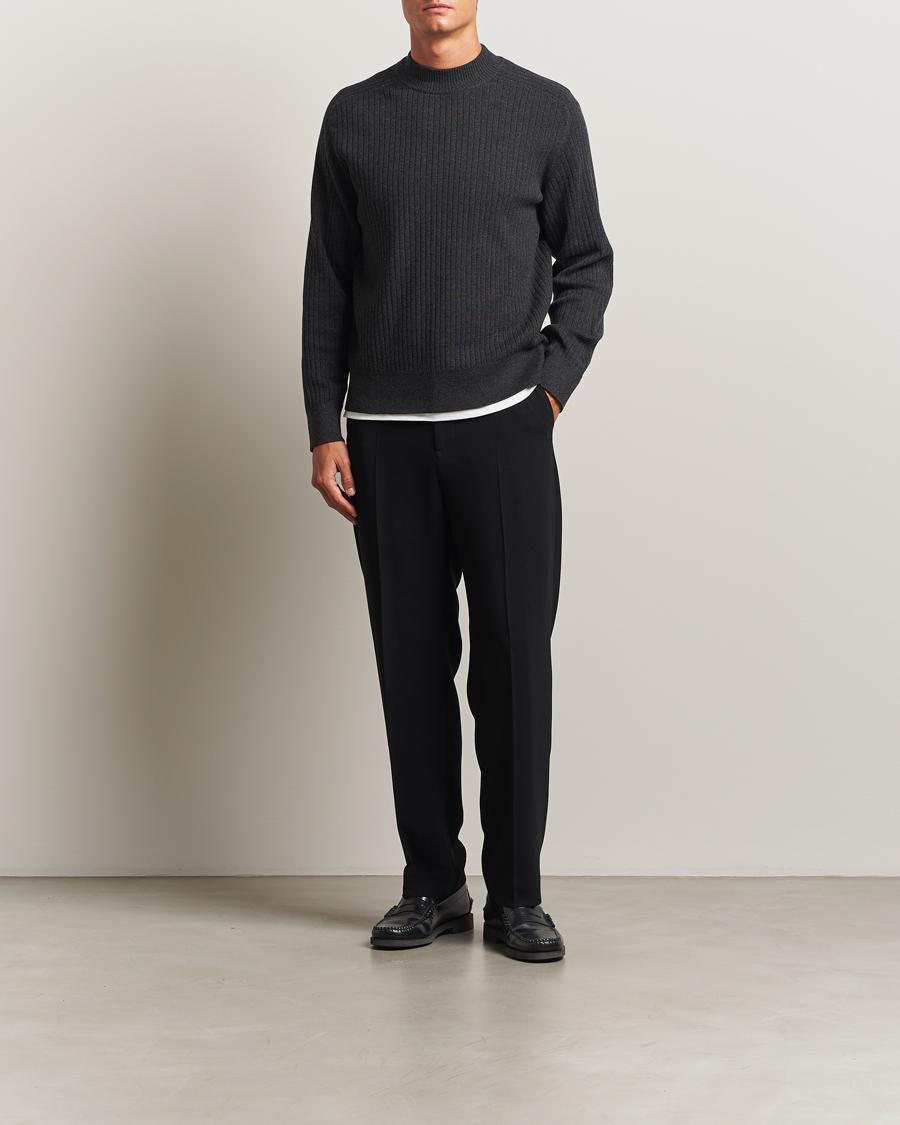 Mies | Puserot | Filippa K | Cotton Merino Knitted Mock Neck Sweater Anthracite Melange