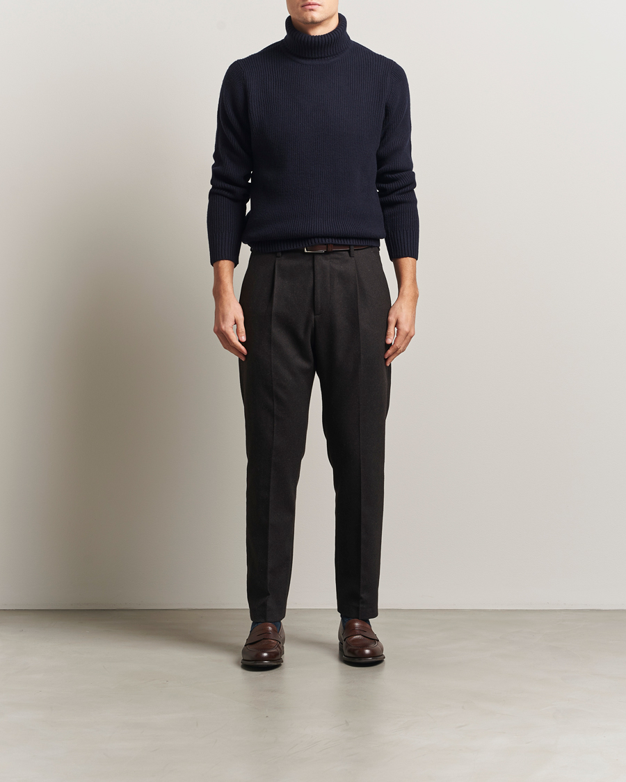 Mies | Puserot | Charles Tyrwhitt | Chunky Merino Roll Neck Navy
