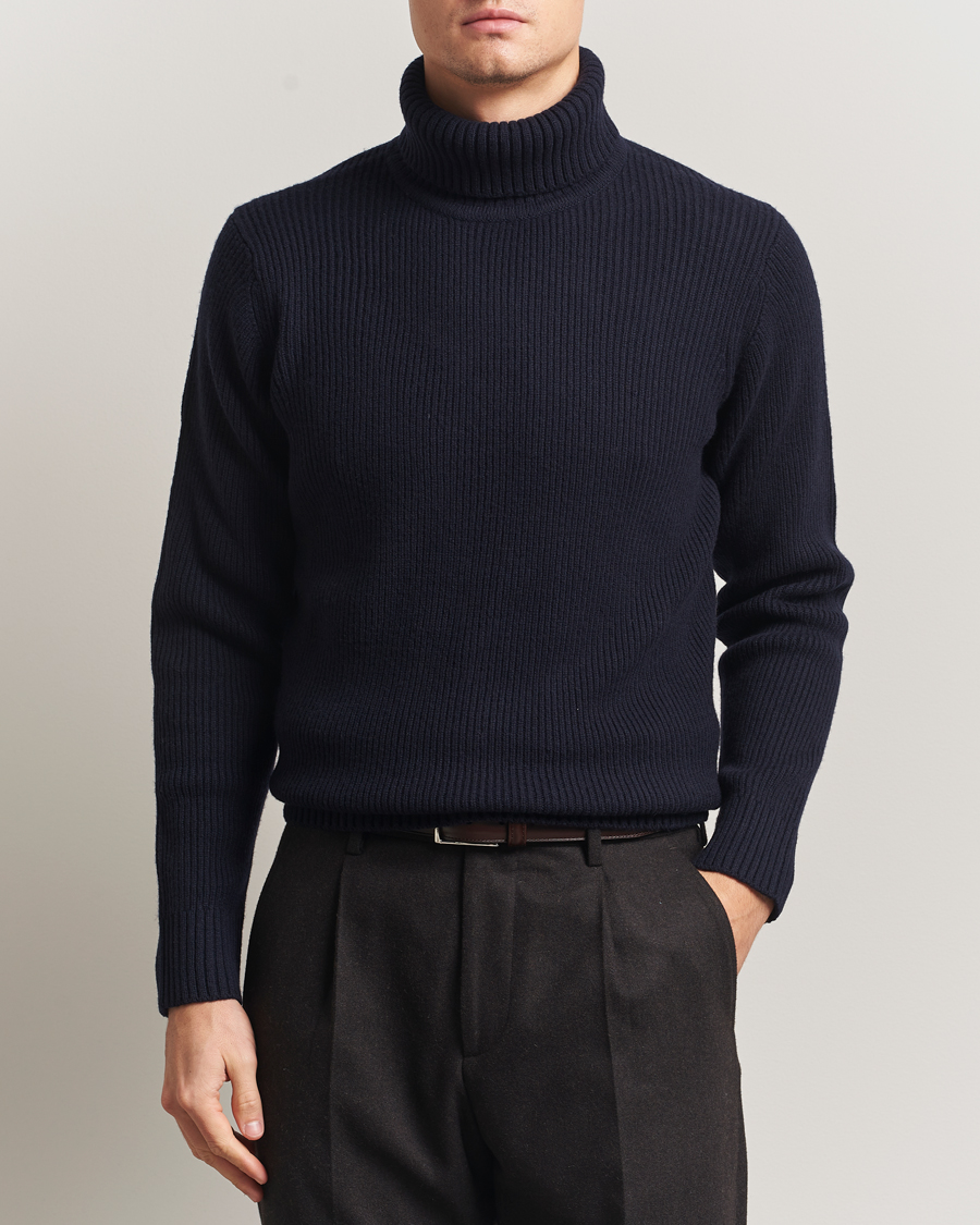 Mies | Puserot | Charles Tyrwhitt | Chunky Merino Roll Neck Navy