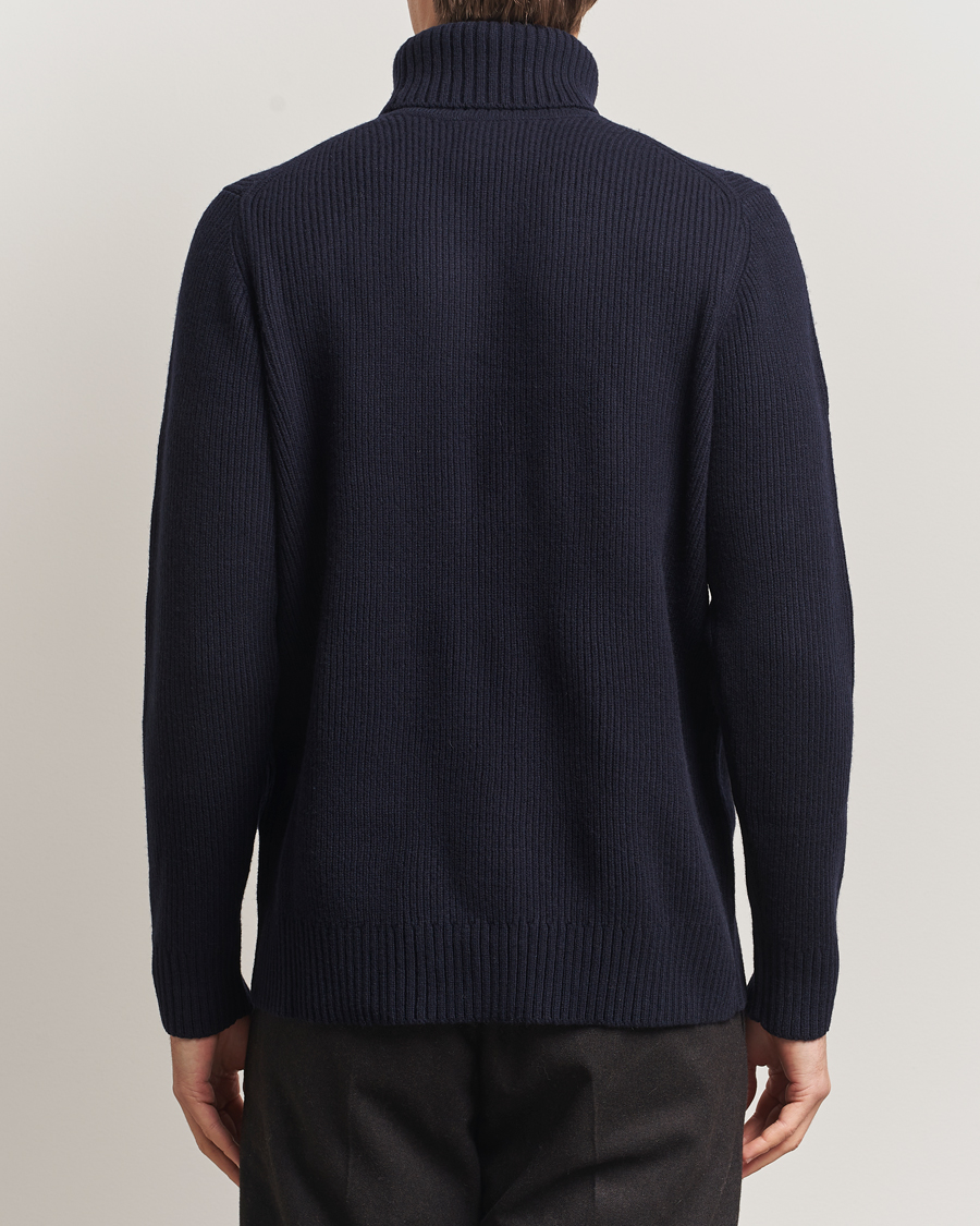 Mies | Puserot | Charles Tyrwhitt | Chunky Merino Roll Neck Navy