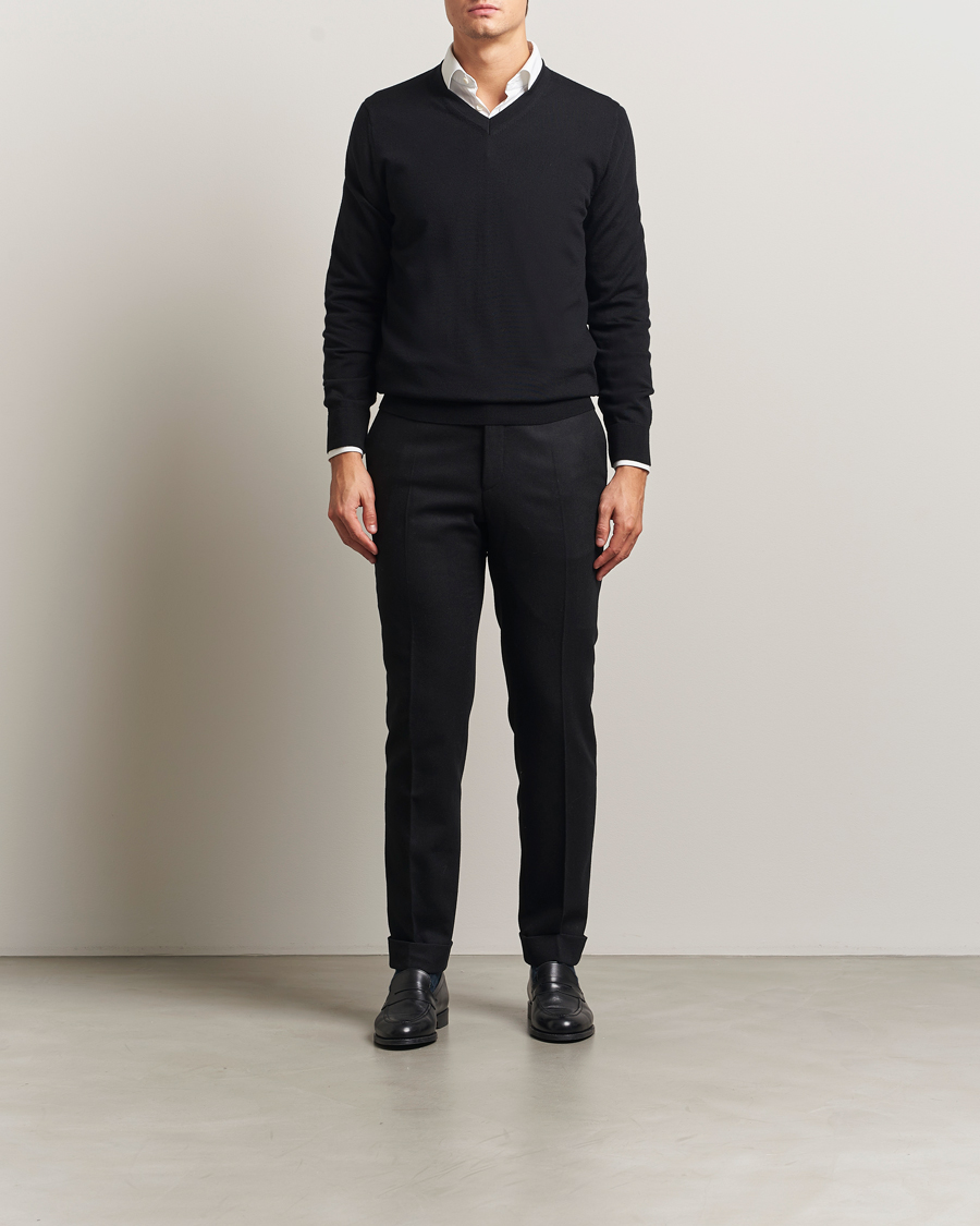 Mies | Puserot | Charles Tyrwhitt | Pure Merino V-Neck Jumper Black