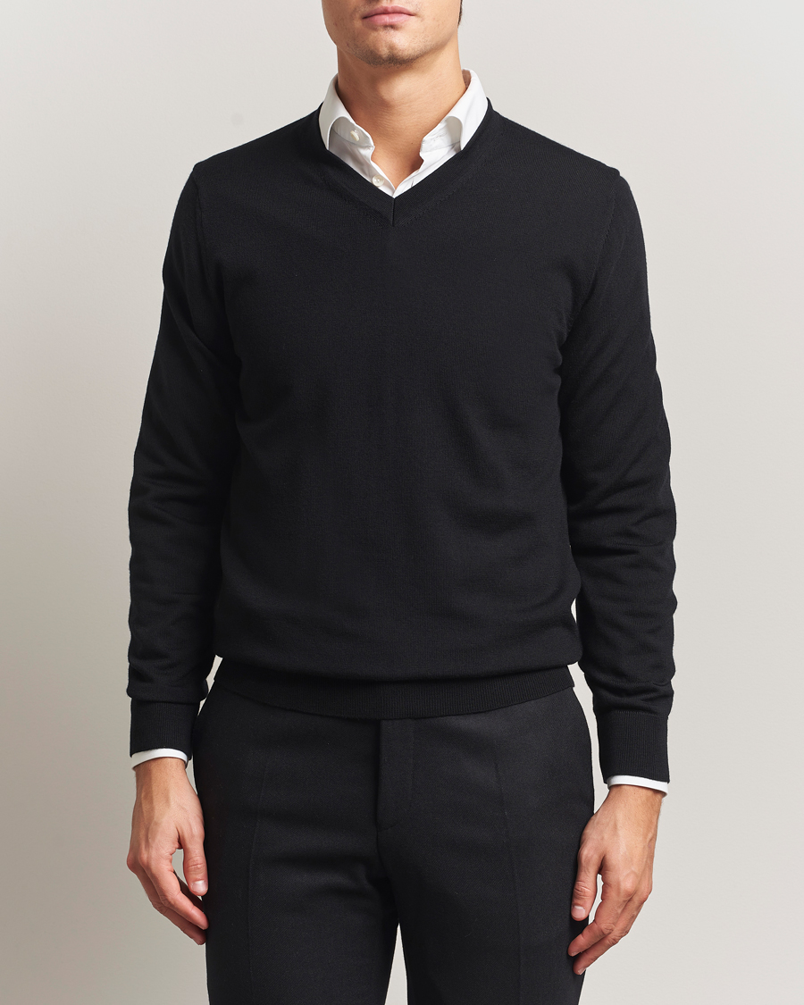 Mies | Puserot | Charles Tyrwhitt | Pure Merino V-Neck Jumper Black
