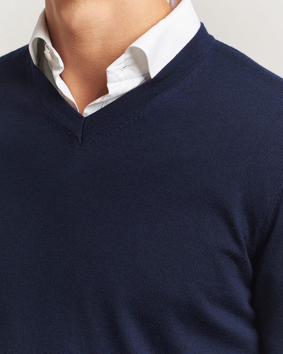 Mies | Puserot | Charles Tyrwhitt | Pure Merino V-Neck Jumper Navy