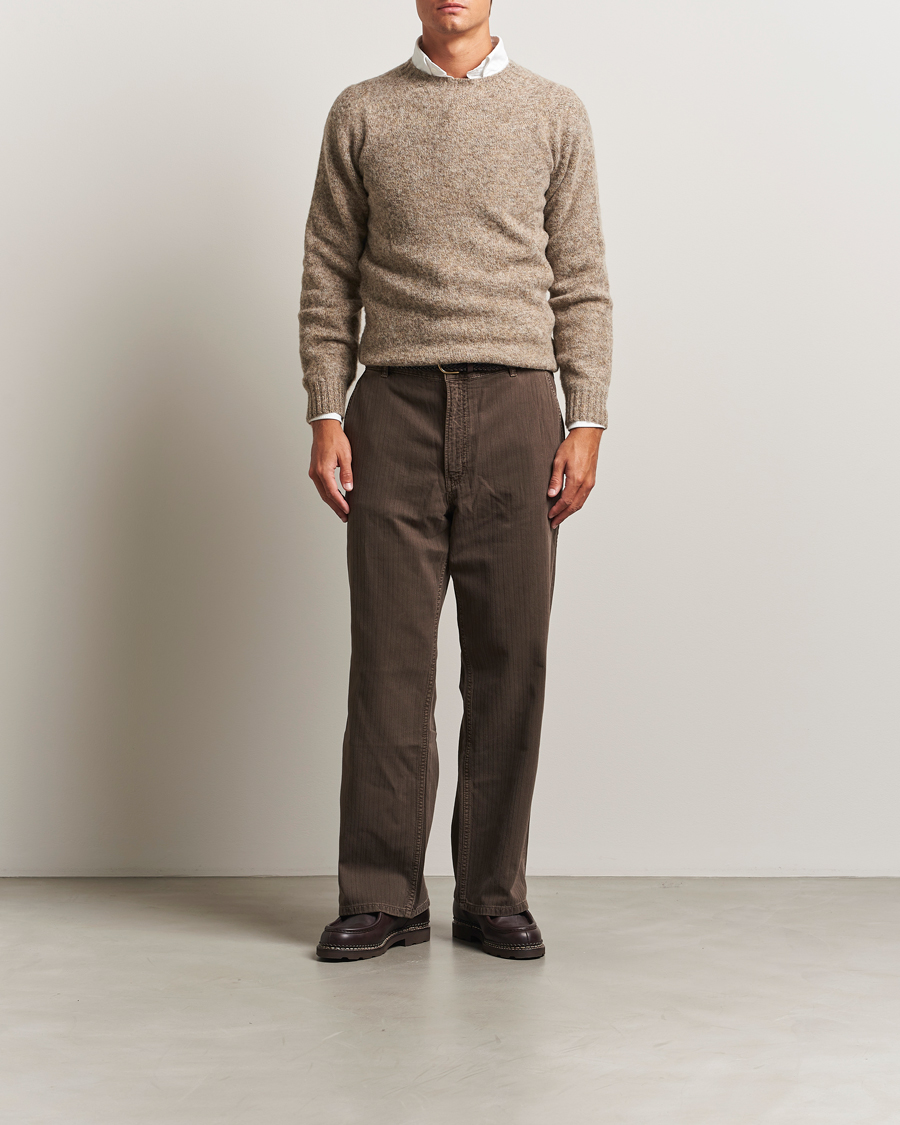 Mies | Puserot | Drake's | Brushed Shetland Crew Mushroom