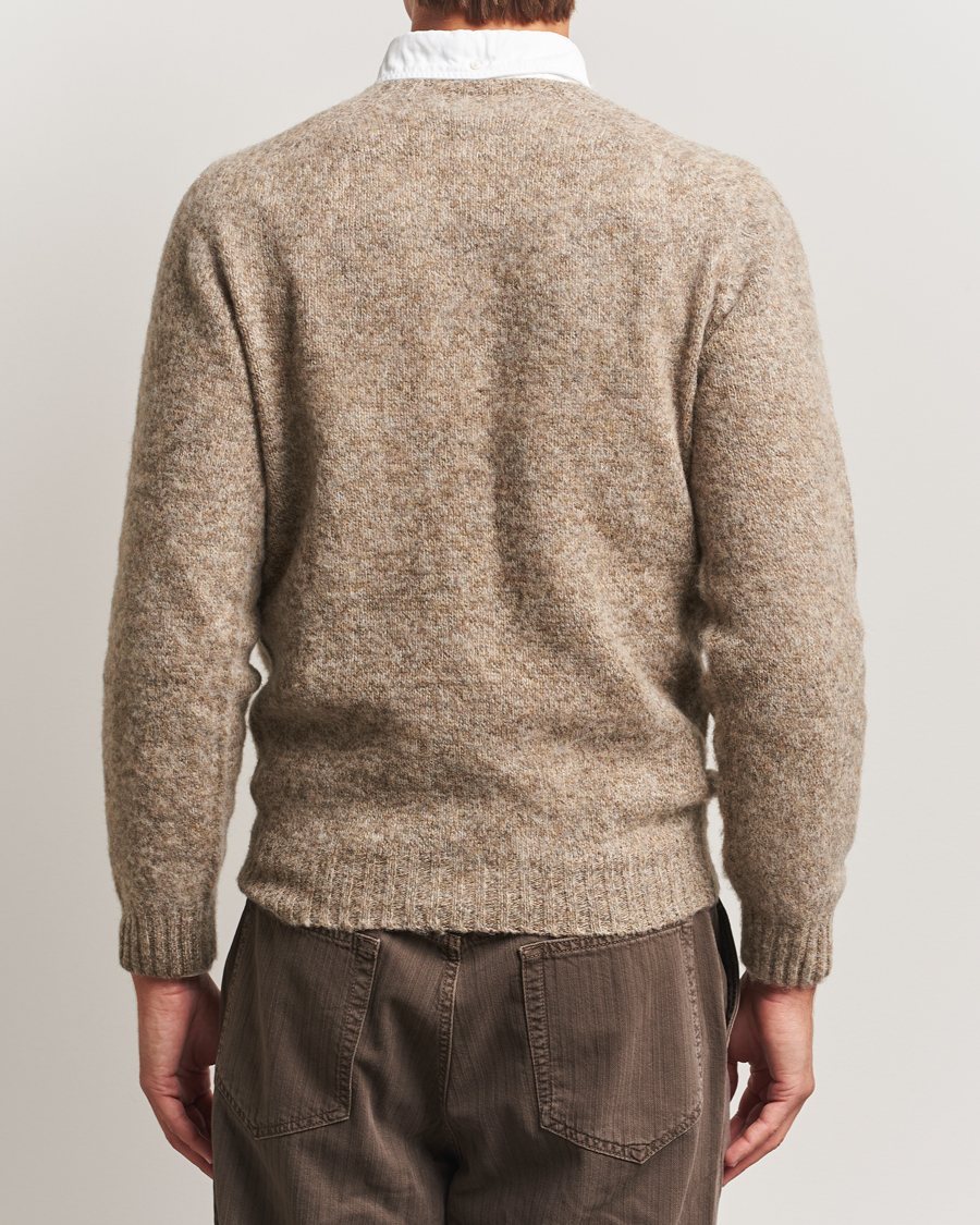 Mies | Puserot | Drake's | Brushed Shetland Crew Mushroom