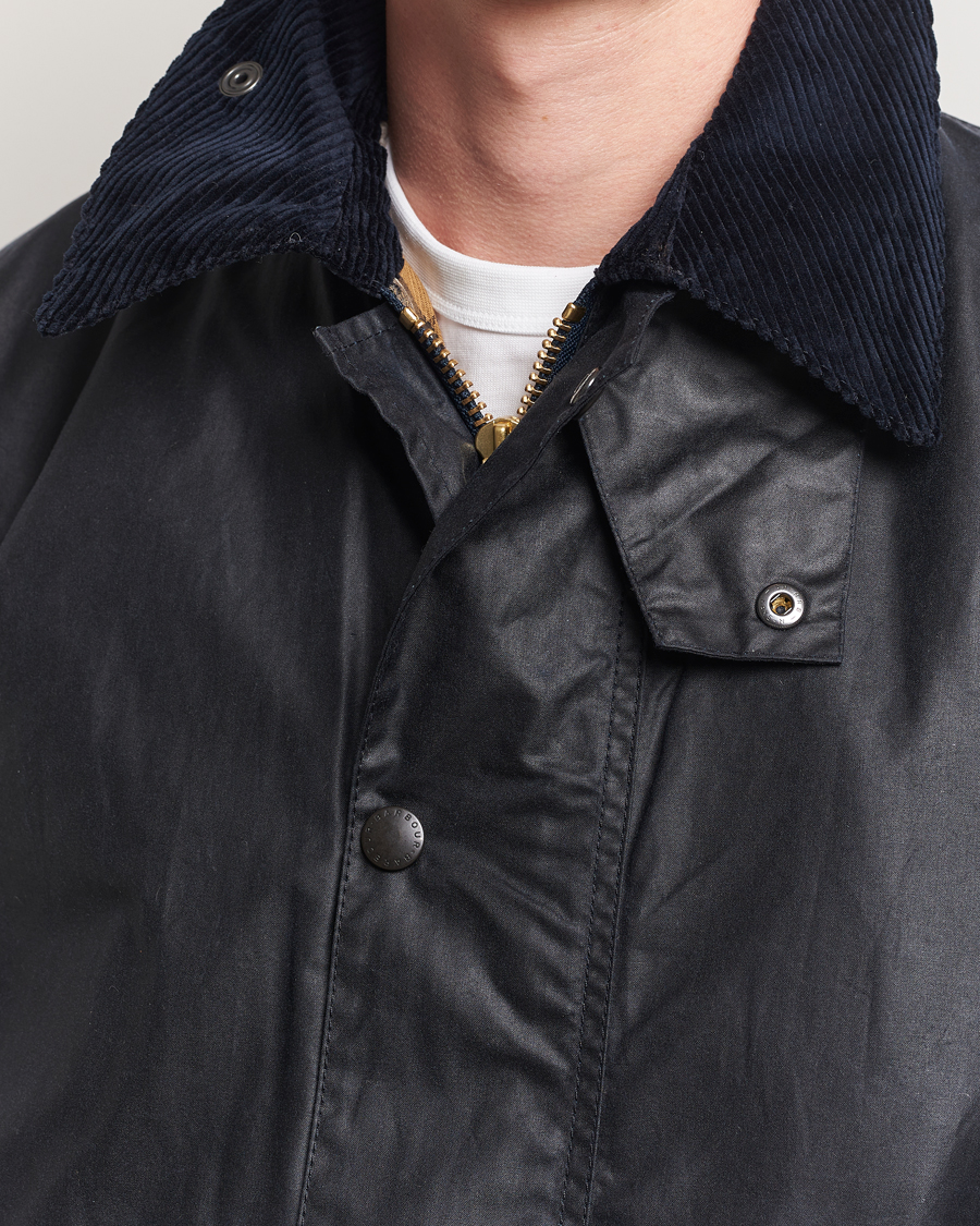Mies | Takit | Barbour Lifestyle | Border Wax Coat Navy