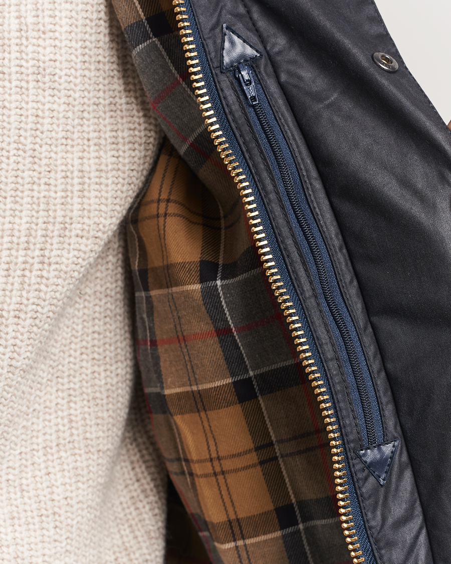 Mies | Takit | Barbour Lifestyle | Border Wax Coat Navy