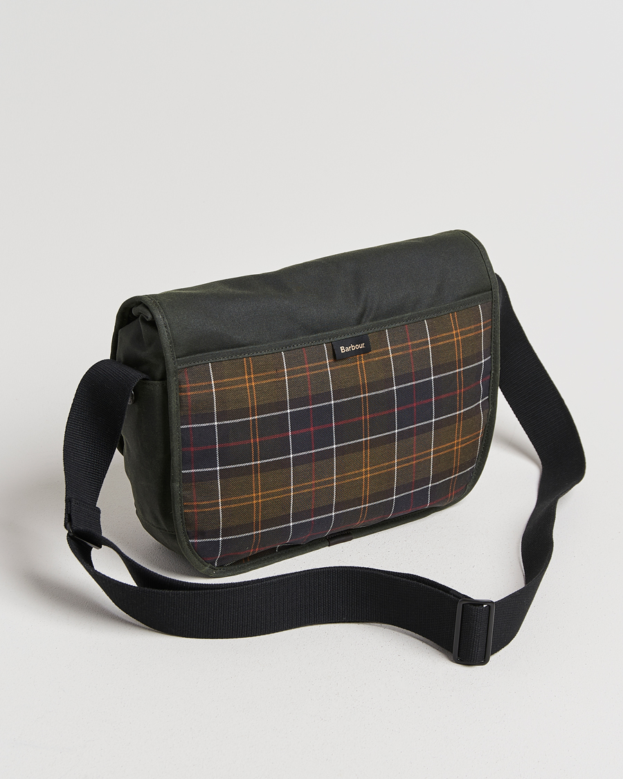 Mies | Laukut | Barbour Lifestyle | Field Wax Riever Crossbody Bag Sage