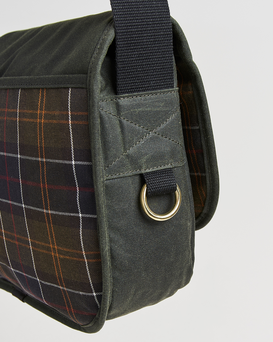 Mies | Laukut | Barbour Lifestyle | Field Wax Riever Crossbody Bag Sage