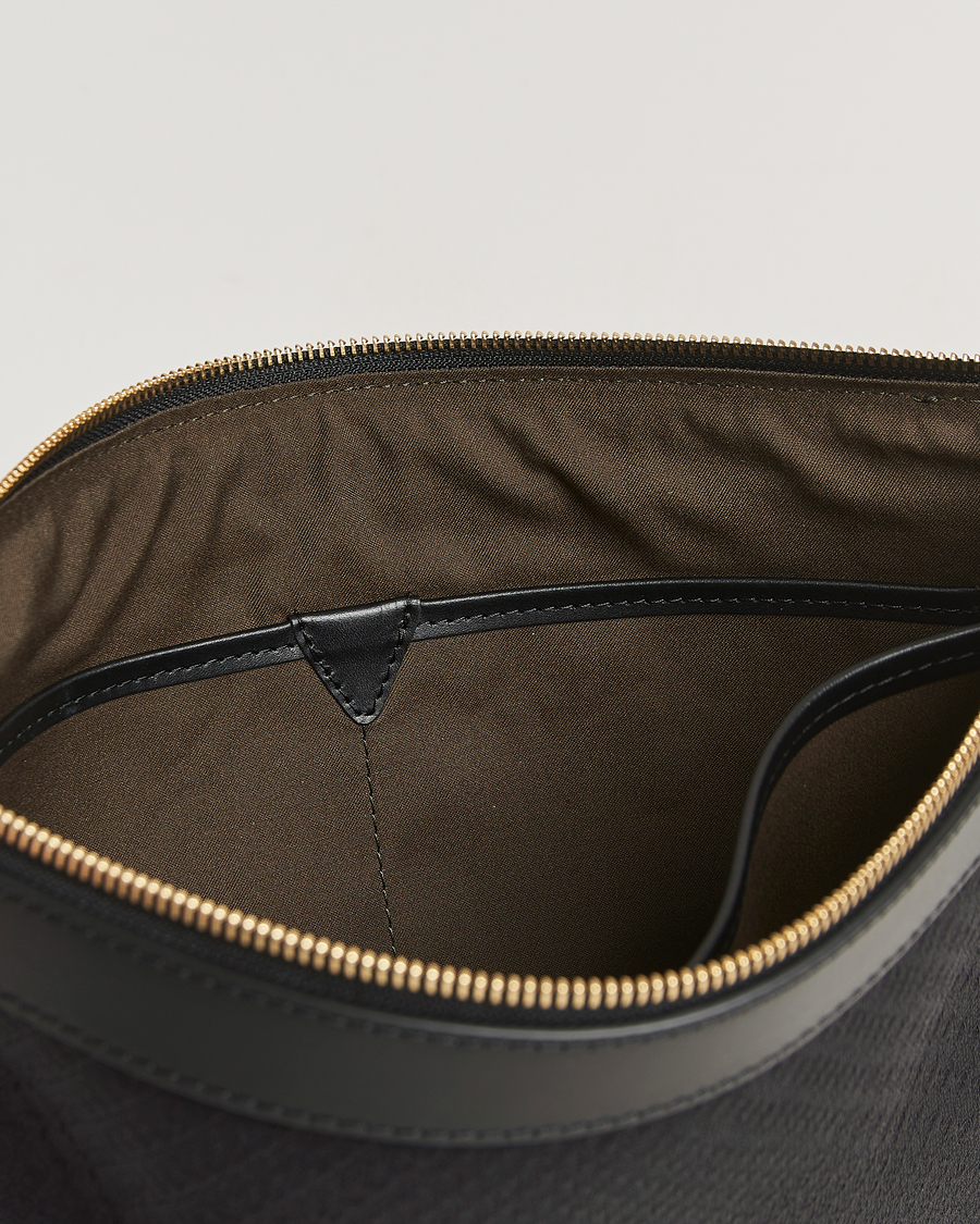 Mies | Laukut | Mismo | M/S Nylon Pouch Large Haptic Black/Black