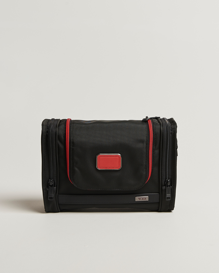 Mies | TUMI Alpha 3 Hanging Travel Kit Black/Red | TUMI | Alpha 3 Hanging Travel Kit Black/Red