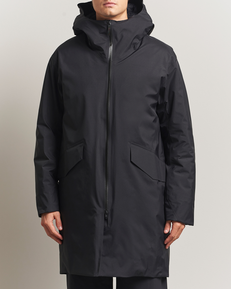 Mies | Takit | Arc'teryx Veilance | Monitor GORE-TEX Down Coat Black