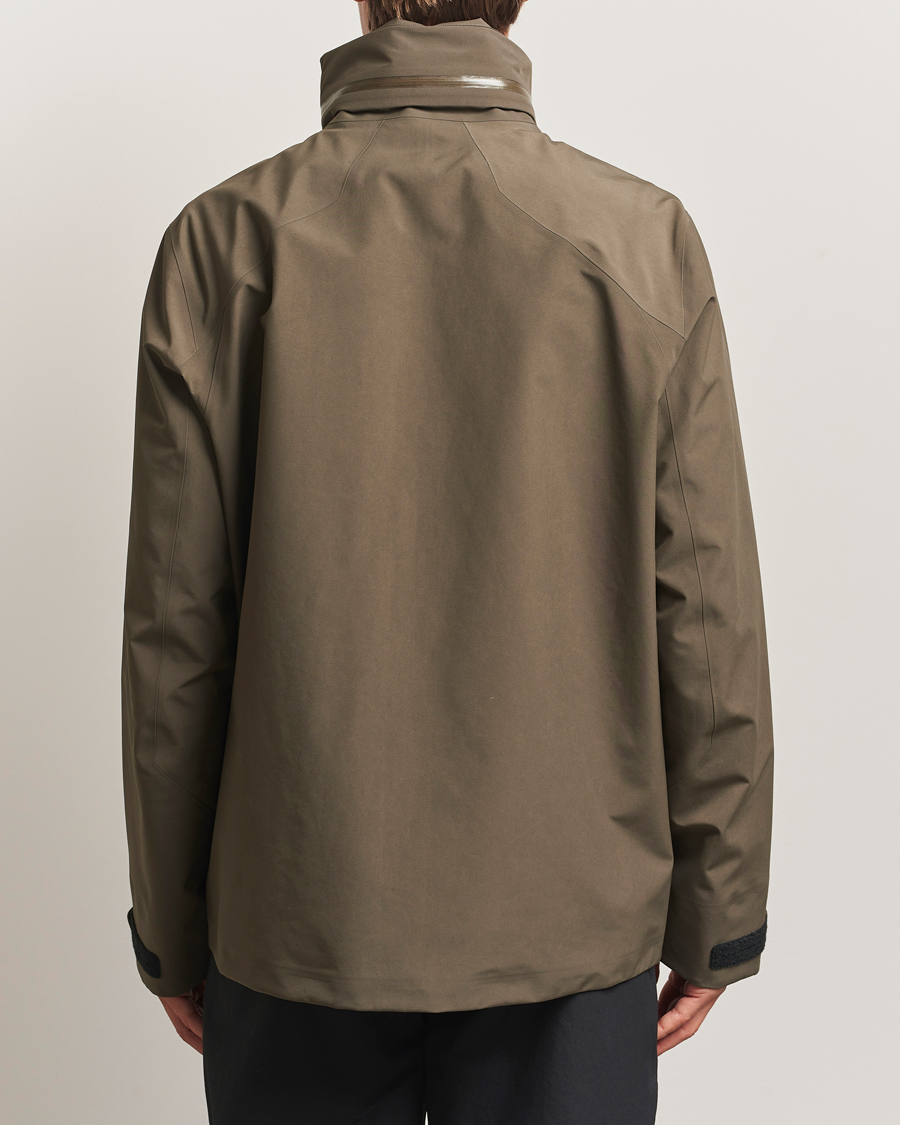 Mies | Takit | Arc'teryx Veilance | GORE-TEX Field Jacket Brown