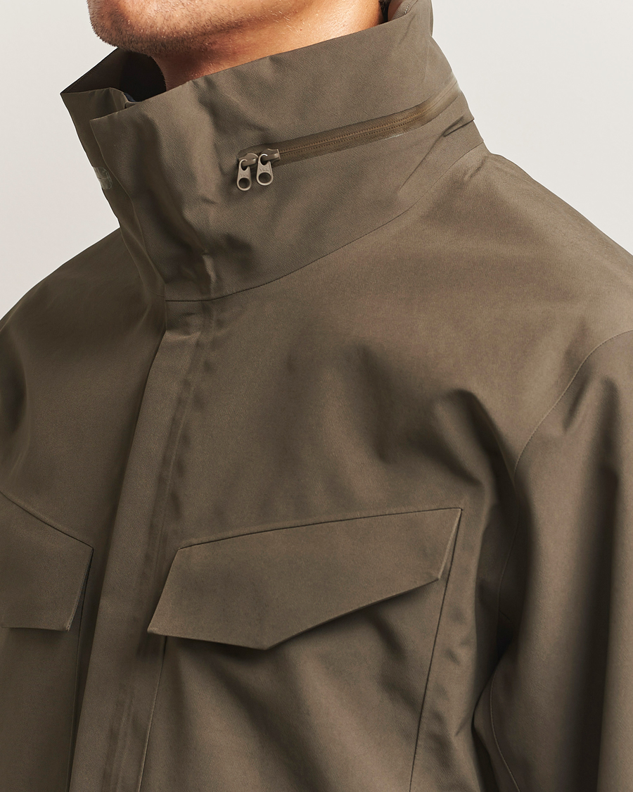 Mies | Takit | Arc'teryx Veilance | GORE-TEX Field Jacket Brown