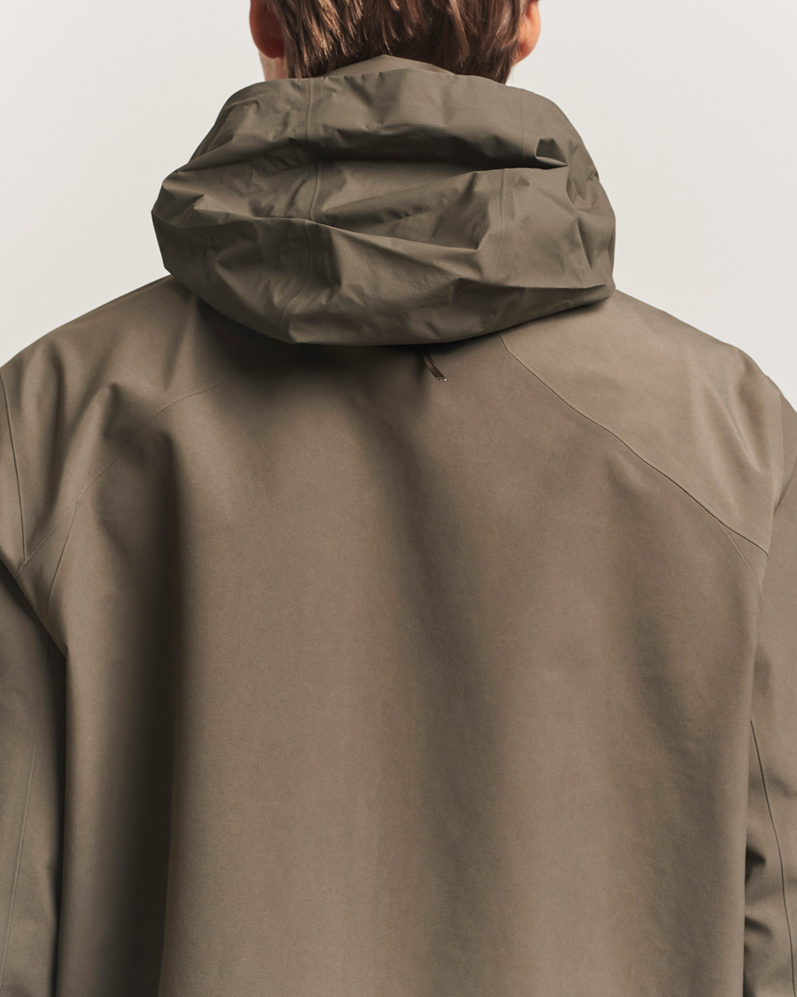 Mies | Takit | Arc'teryx Veilance | GORE-TEX Field Jacket Brown