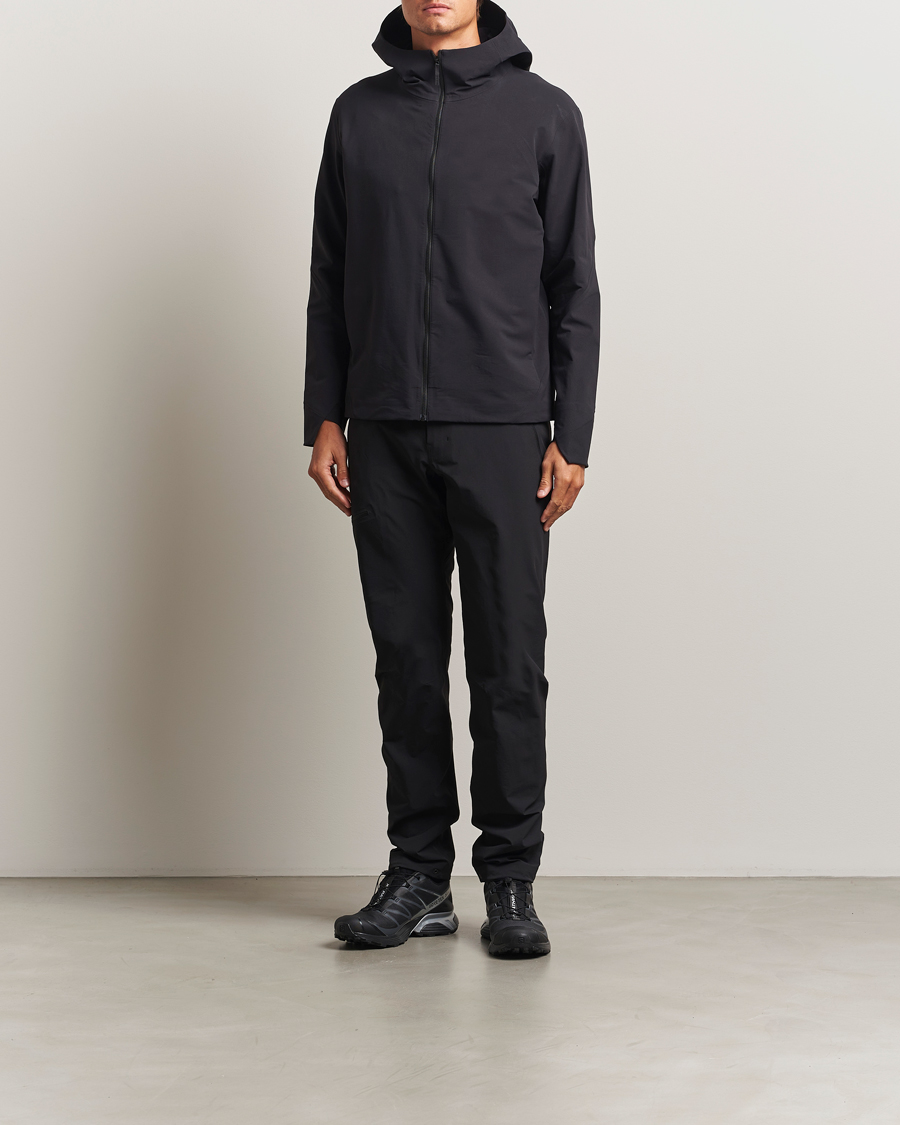 Mies | Takit | Arc'teryx Veilance | Isogon GORE-TEX Hooded Shell Jacket Black