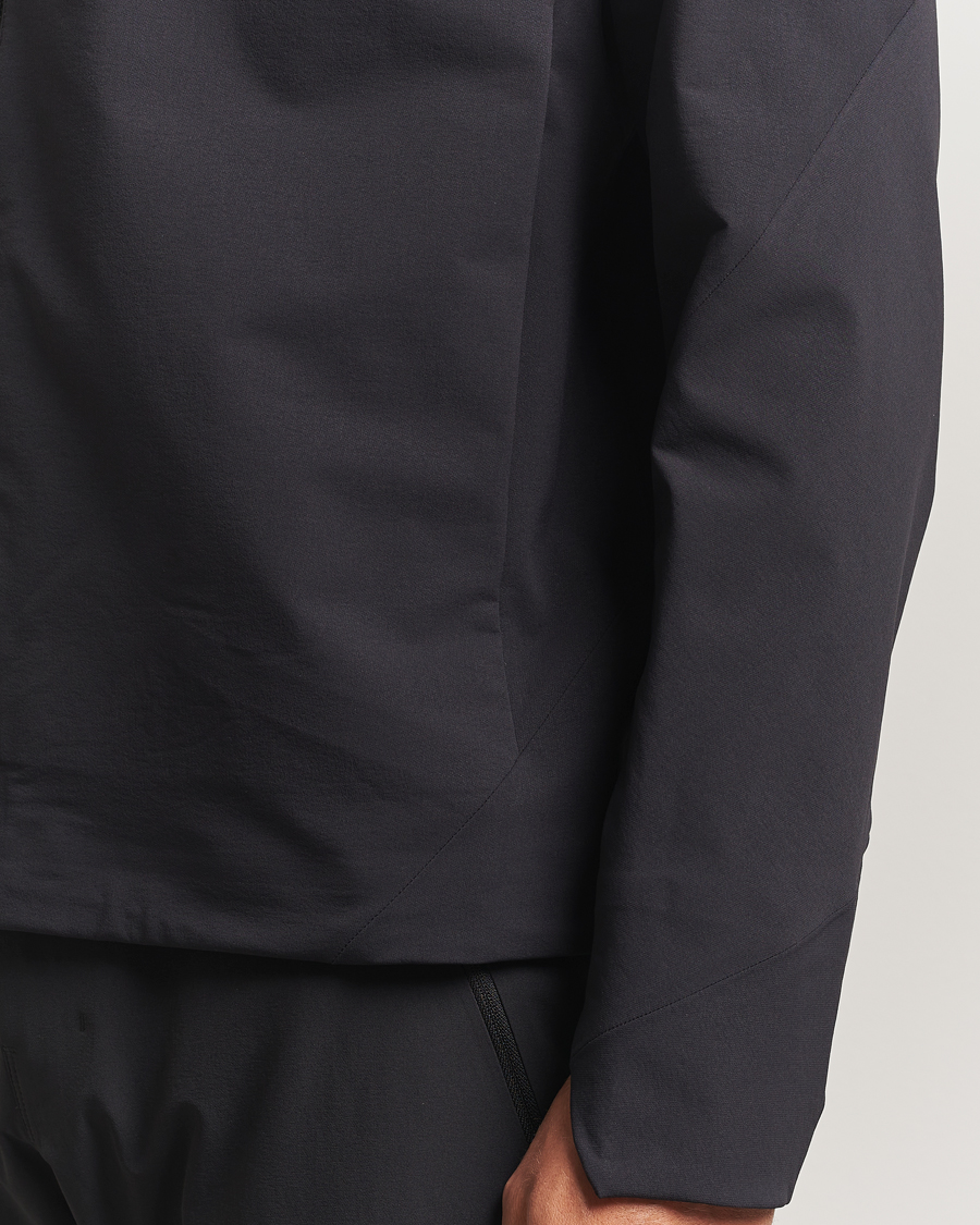 Mies | Takit | Arc'teryx Veilance | Isogon GORE-TEX Hooded Shell Jacket Black