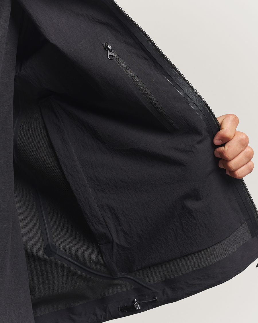 Mies | Takit | Arc'teryx Veilance | Isogon GORE-TEX Hooded Shell Jacket Black