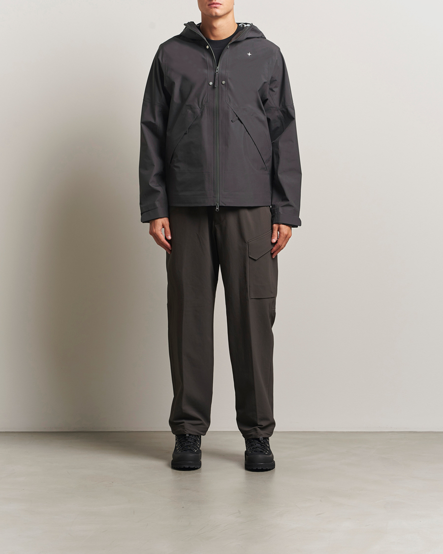 Mies | Takit | Stone Island | Stellina 3L Gore-Tex Hooded Jacket Lead Grey