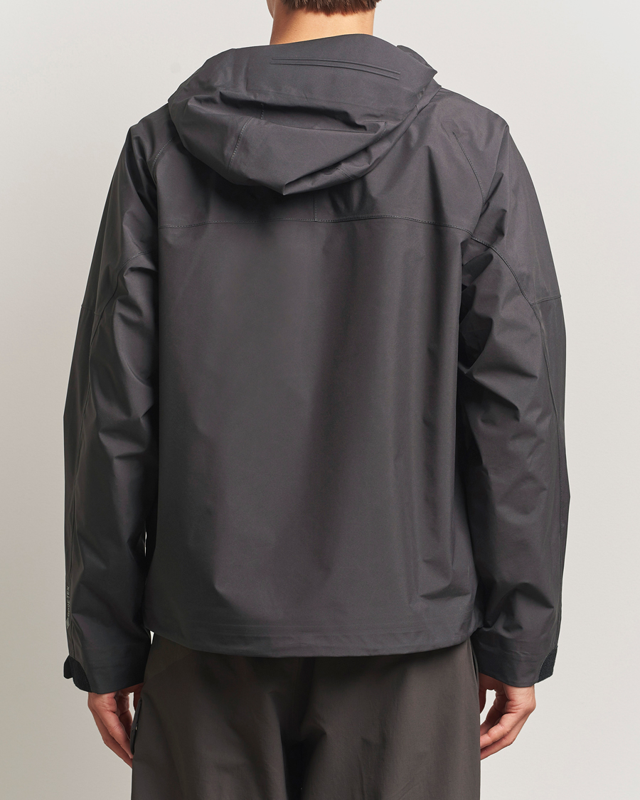 Mies | Takit | Stone Island | Stellina 3L Gore-Tex Hooded Jacket Lead Grey