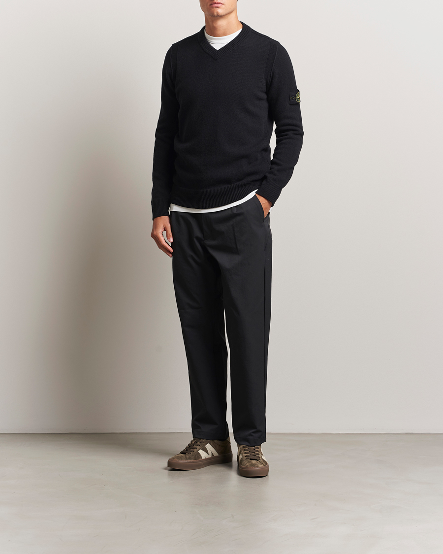 Mies | Puserot | Stone Island | Knitted Lambswool V-Neck Black