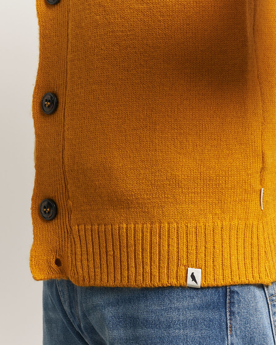 Mies | Puserot | Peregrine | Maker's Stitch Merino Cardigan Honey