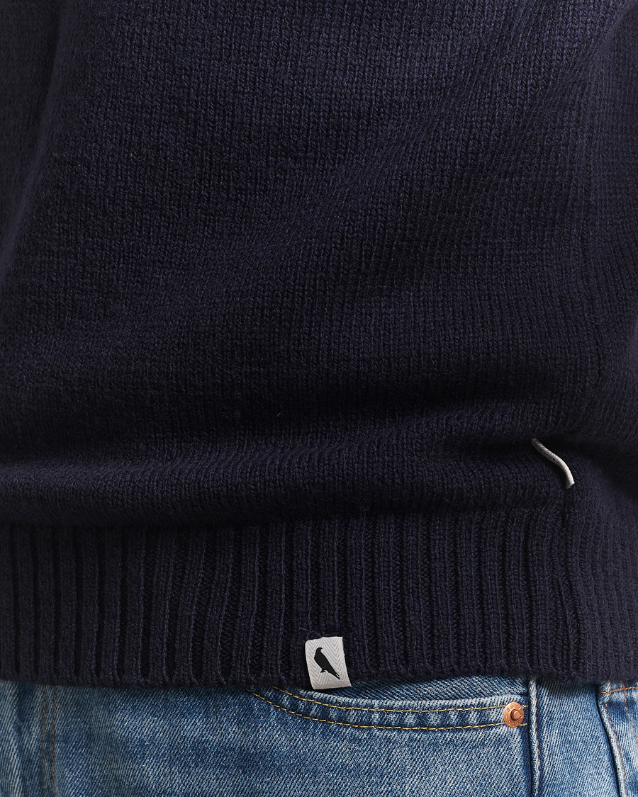 Mies | Puserot | Peregrine | Maker's Stitch Merino Crew Navy
