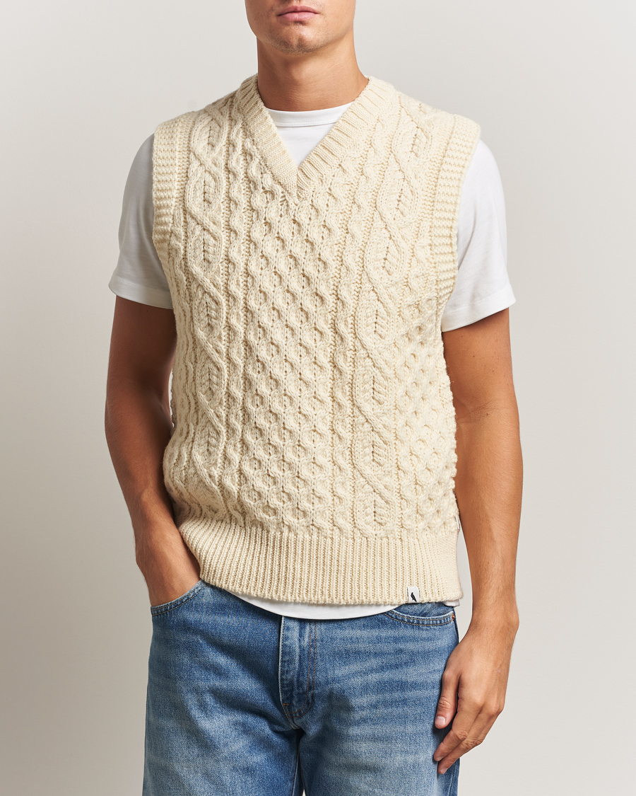 Mies | Puserot | Peregrine | Hudson Wool Aran Knitted Vest Ecru