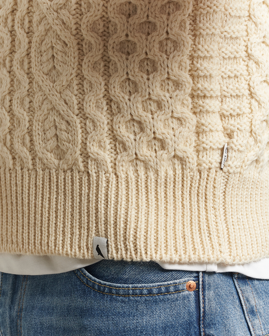 Mies | Puserot | Peregrine | Hudson Wool Aran Knitted Vest Ecru