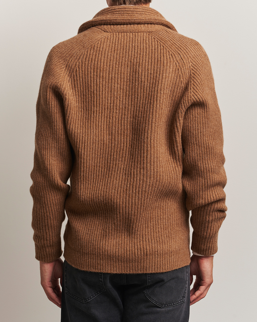 Mies | Puserot | William Lockie | Windsor Geelong Lambswool Shawl Cardigan Brown