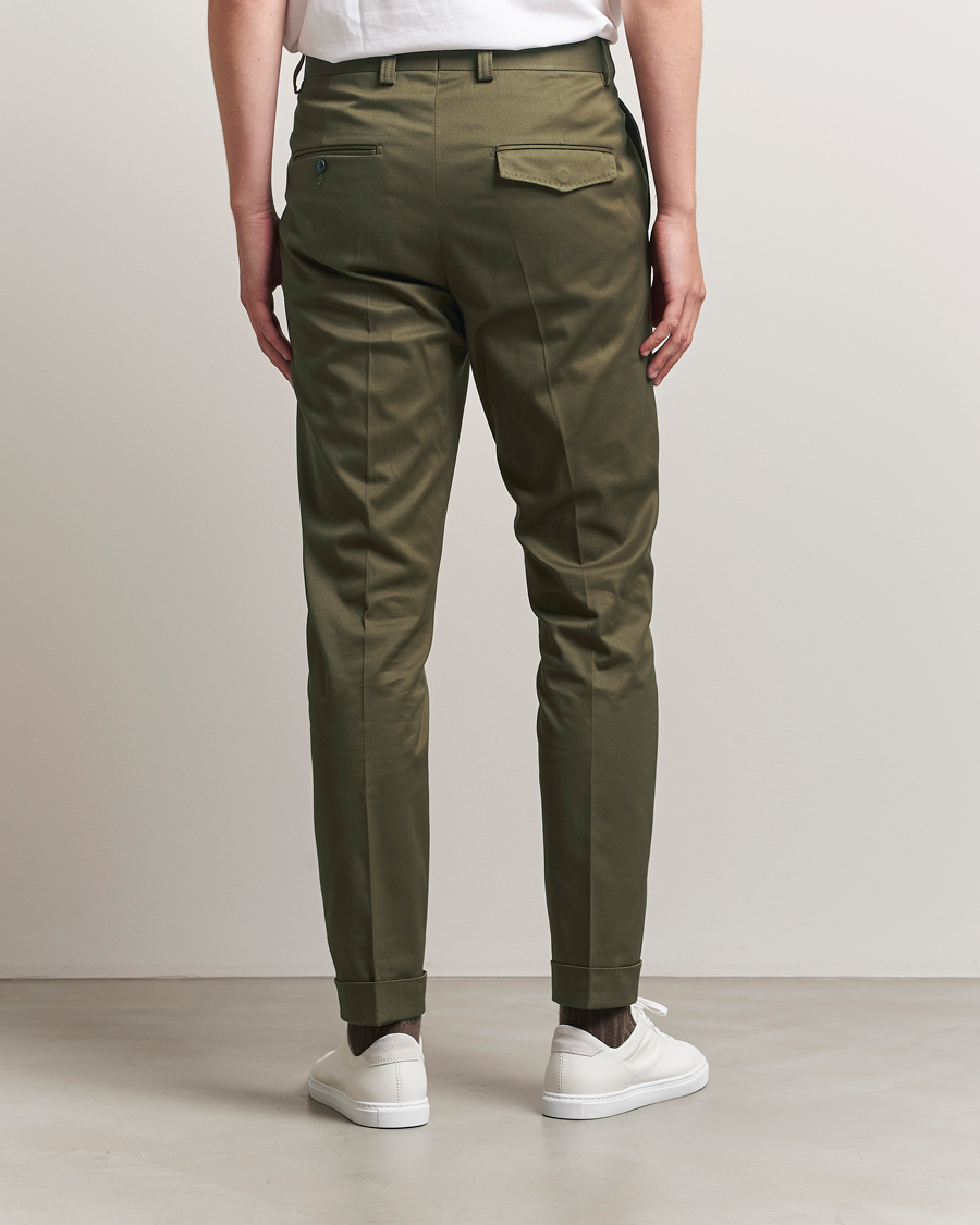 Mies | Housut | Tiger of Sweden | Tenuta Pleated Cotton Trousers Deep Olive