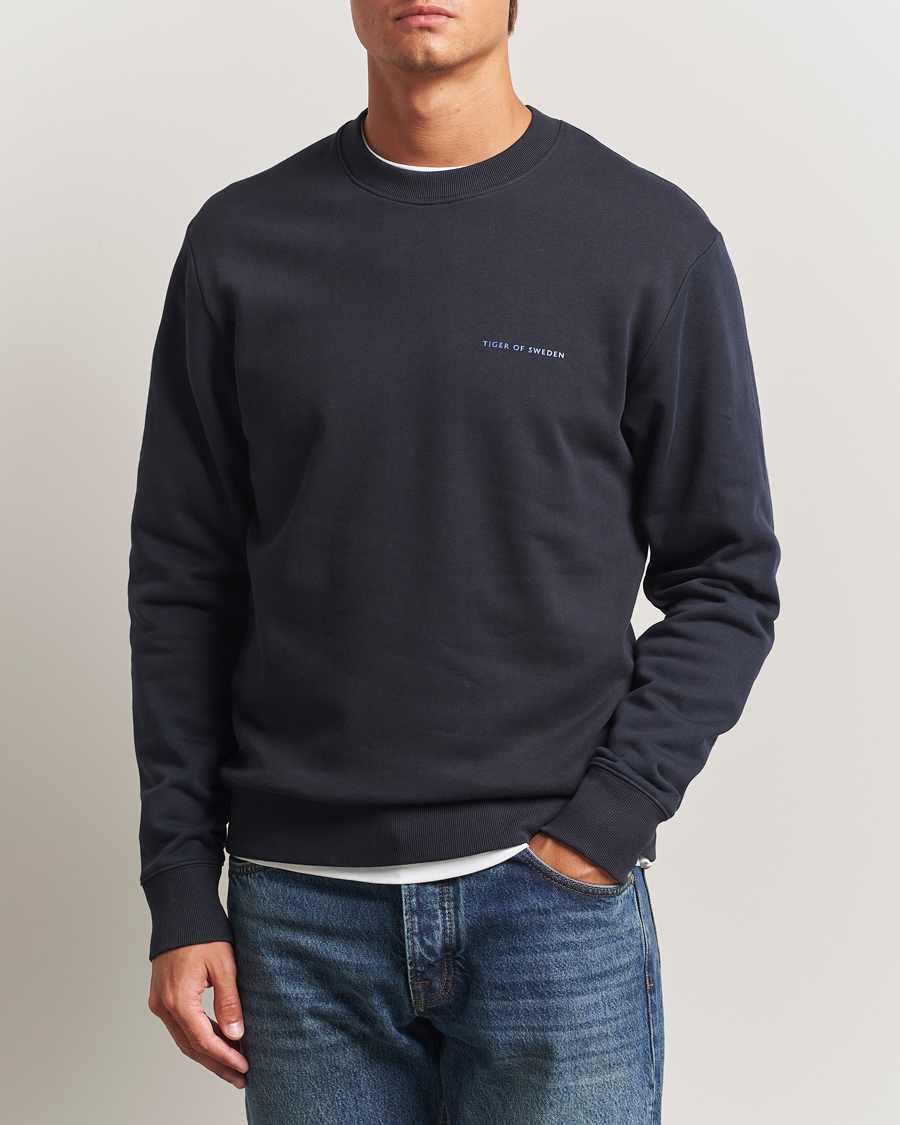 Mies | Puserot | Tiger of Sweden | Emerson Crew Neck Sweatshirt Light Ink