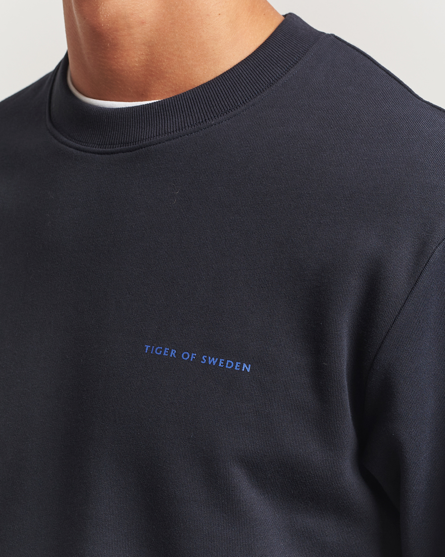 Mies | Puserot | Tiger of Sweden | Emerson Crew Neck Sweatshirt Light Ink