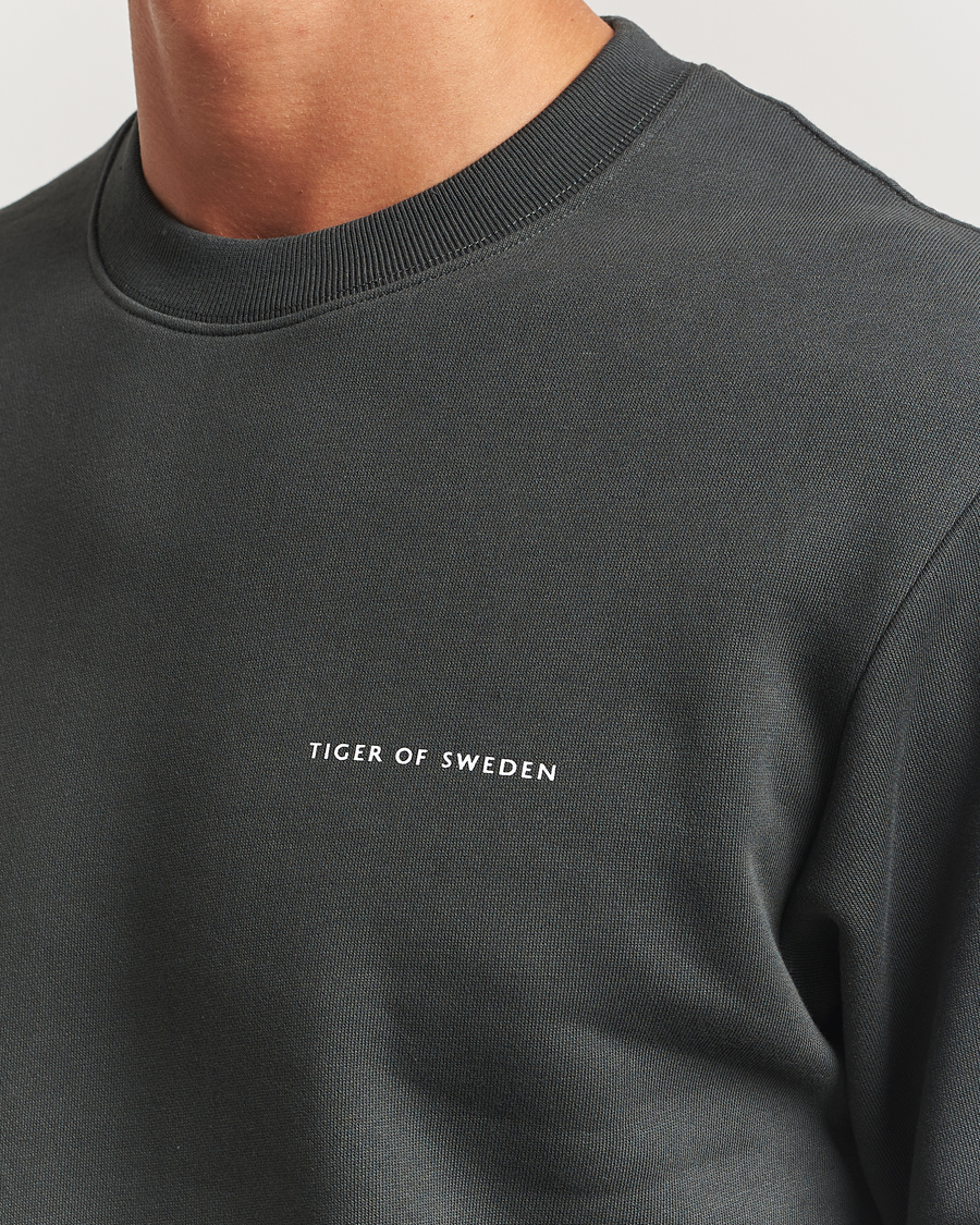 Mies | Puserot | Tiger of Sweden | Emerson Crew Neck Sweatshirt Midnight Green