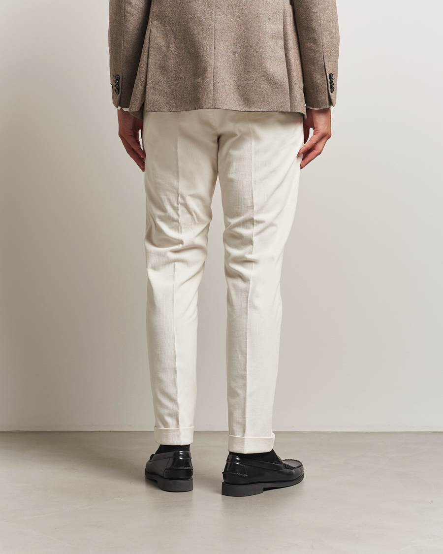 Mies | Housut | Tiger of Sweden | Tenuta Pleated Corduroy Trousers Light Ivory