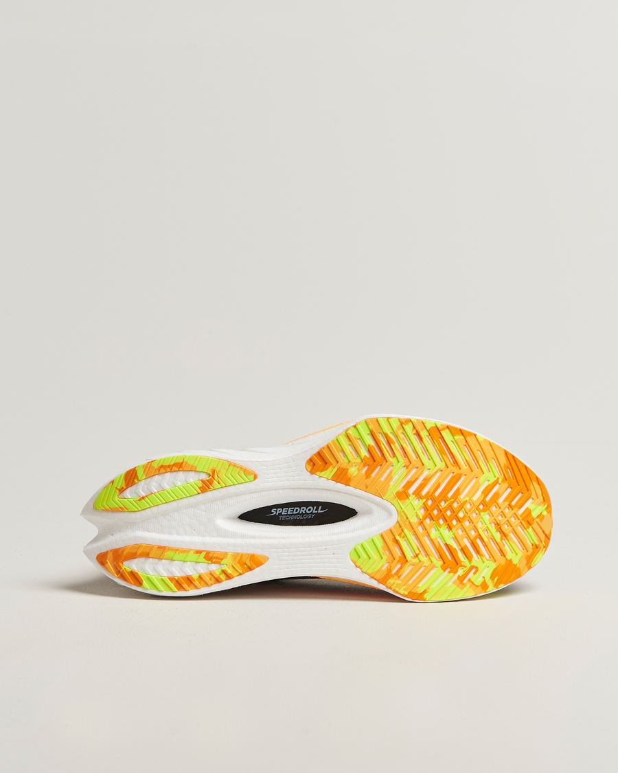 Mies | Juoksukengät | Saucony | Endorphin Pro 4 Running Sneaker Black/VO2