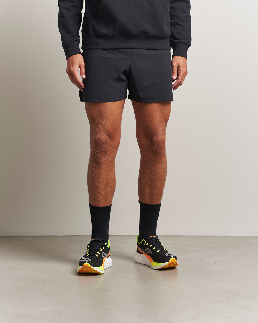 Mies | Juoksukengät | Saucony | Endorphin Pro 4 Running Sneaker Black/VO2