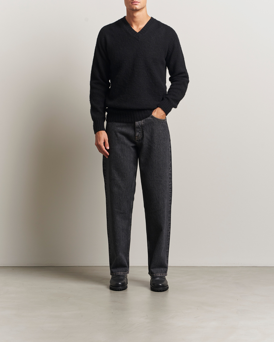 Mies | Puserot | Harley Of Scotland for Care of Carl | Harley Of Scotland Brushed Supersoft Lambswool V-Neck Black